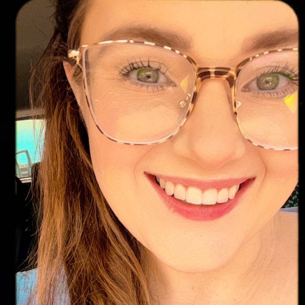 Meet your Posher, Laura